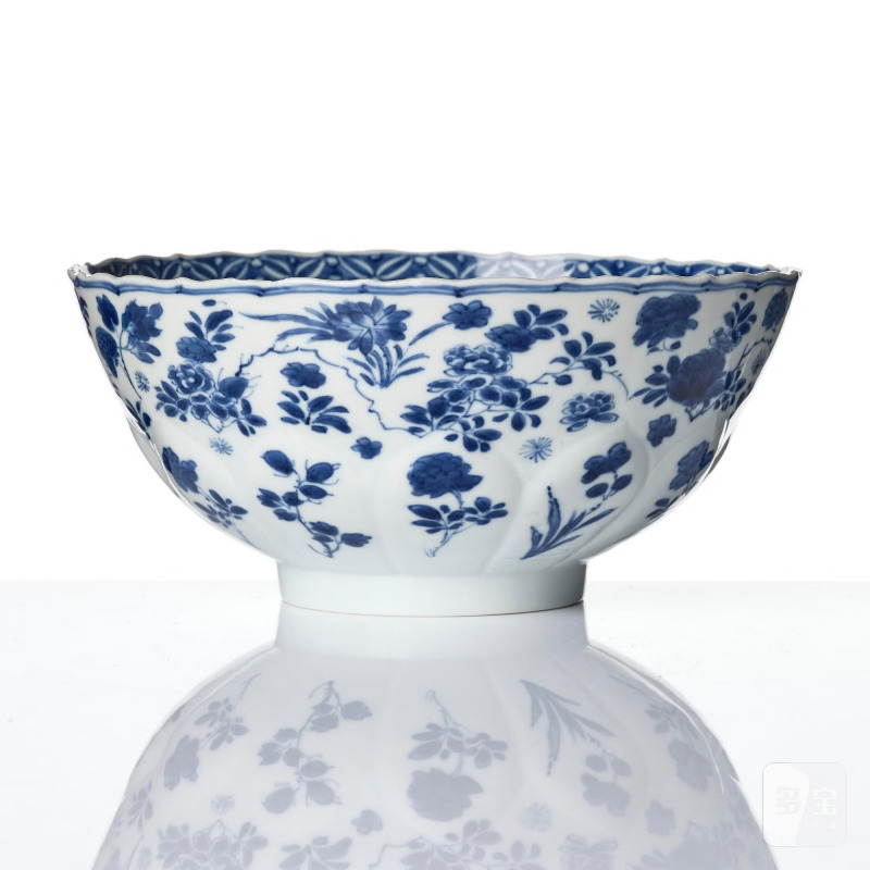 A blue and white 'floral' bowl, - 图2